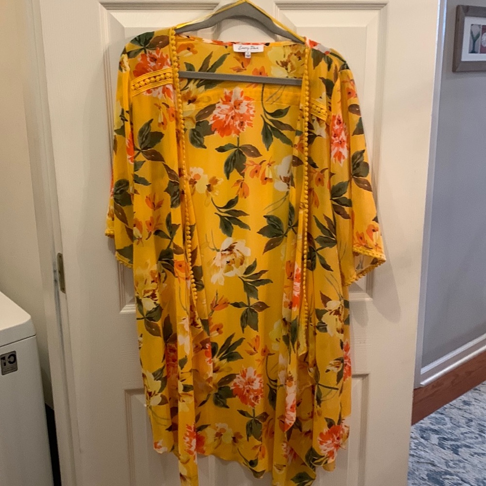 Emory Park yellow floral kimono with beautiful detailing - size S.